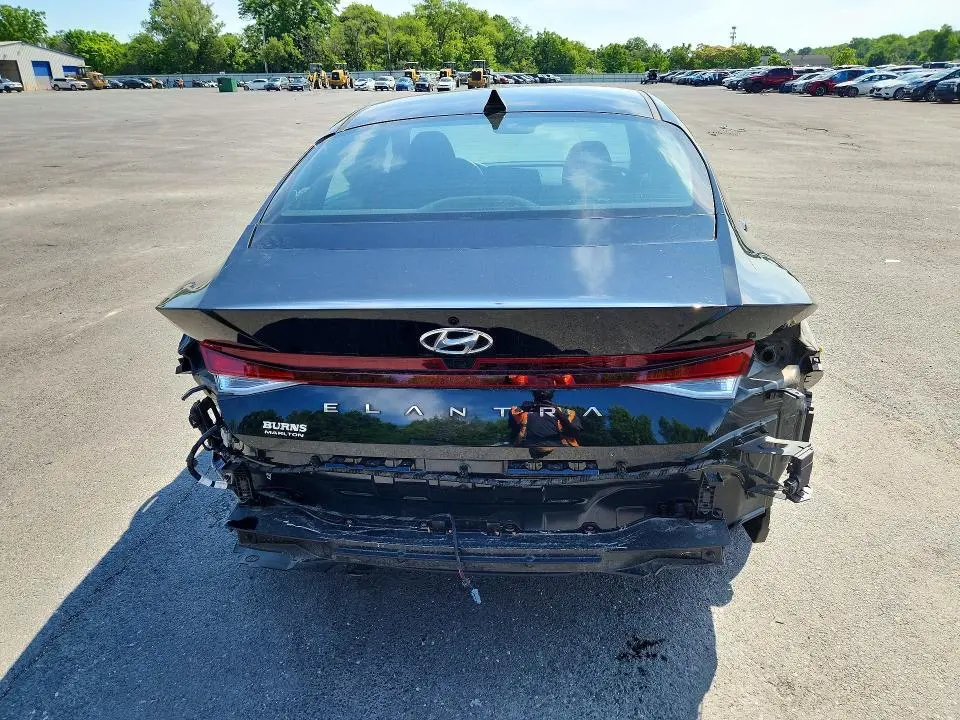 2022 HYUNDAI ELANTRA   