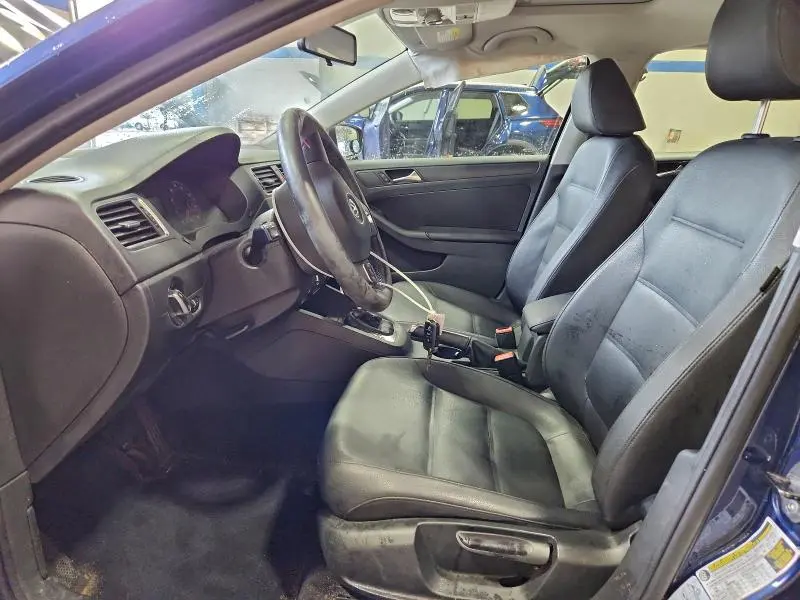 2011 VOLKSWAGEN JETTA SE  