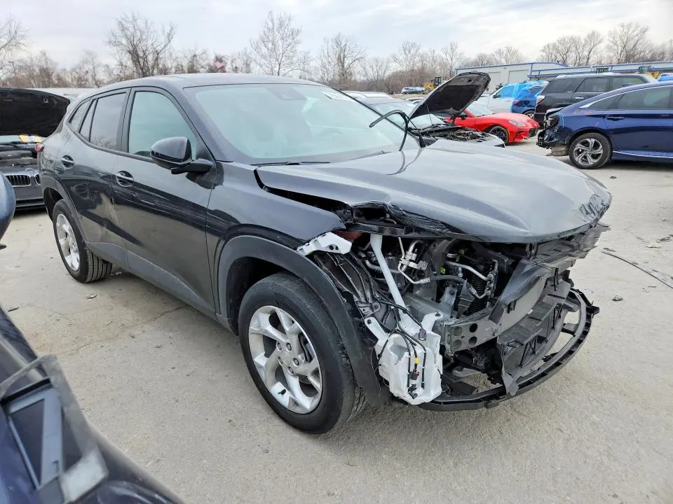 2025 CHEVROLET TRAX LS  