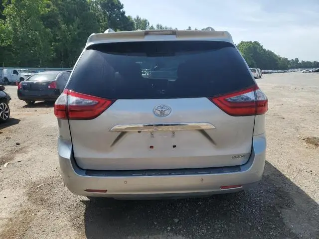 2020 TOYOTA SIENNA XLE  