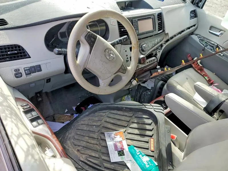 2014 TOYOTA SIENNA XLE 8-PASSENGER  