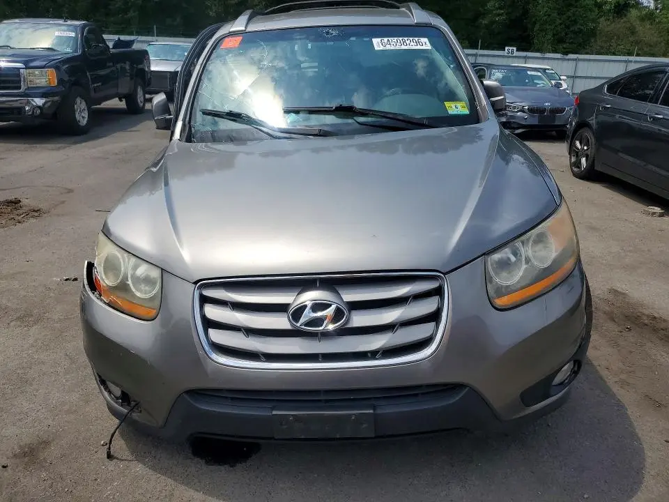 2011 HYUNDAI SANTA FE SE  
