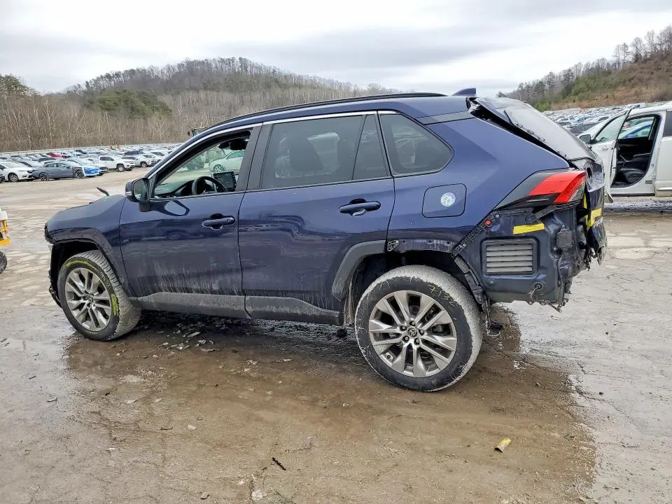 2022 TOYOTA RAV4 XLE PREMIUM  