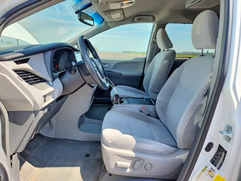 2016 TOYOTA SIENNA LE  