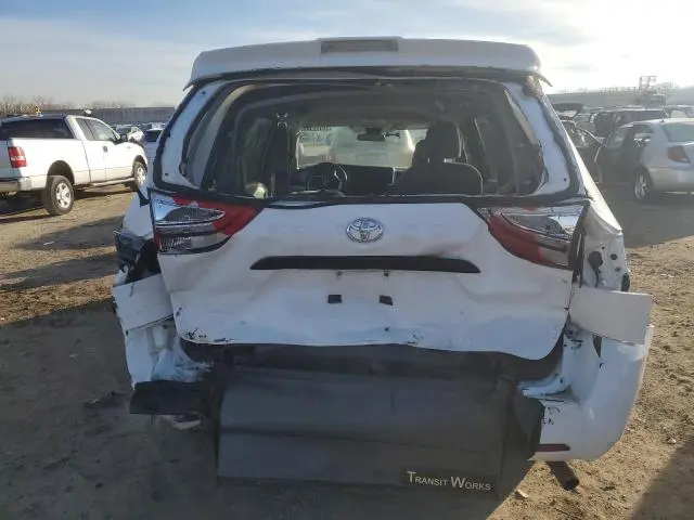 2019 TOYOTA SIENNA   