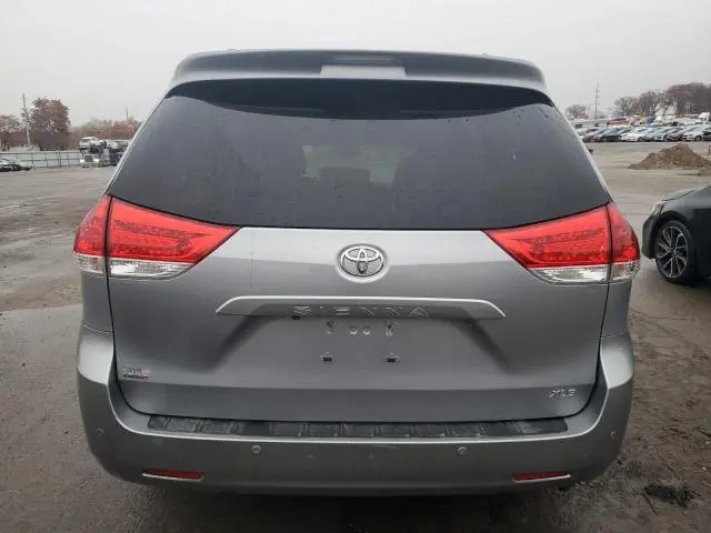 2011 TOYOTA SIENNA XLE  