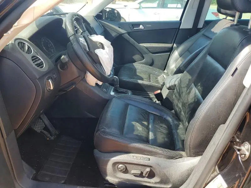 2011 VOLKSWAGEN TIGUAN S  
