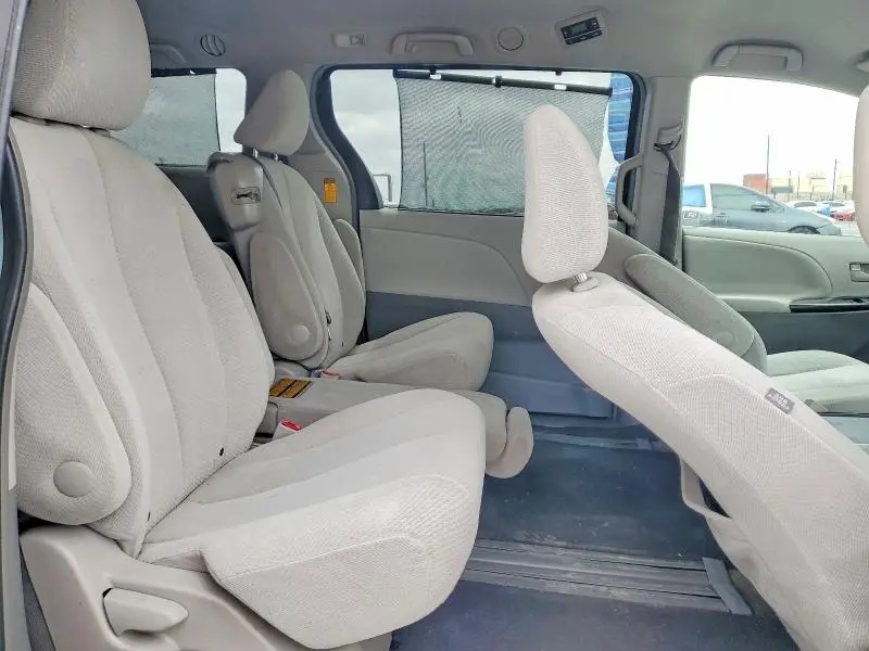 2014 TOYOTA SIENNA LE  