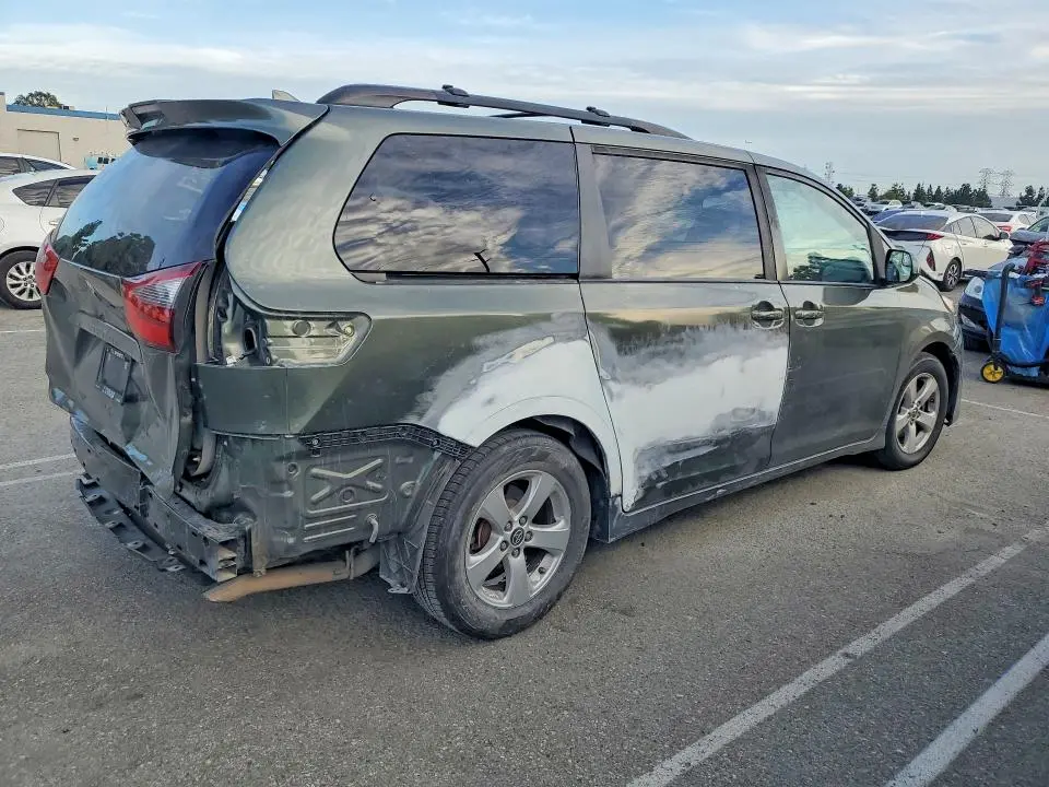 2020 TOYOTA SIENNA LE 8-PASSENGER  