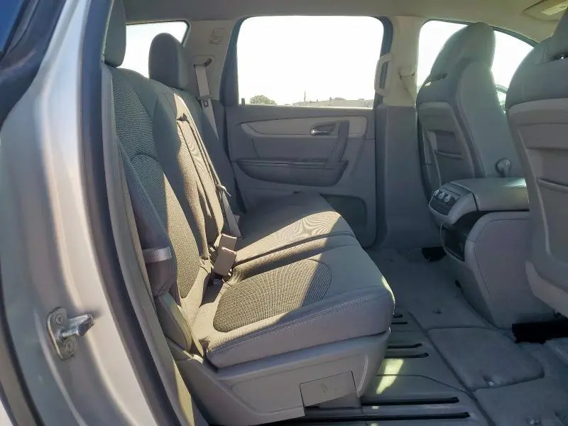 2013 CHEVROLET TRAVERSE LS  