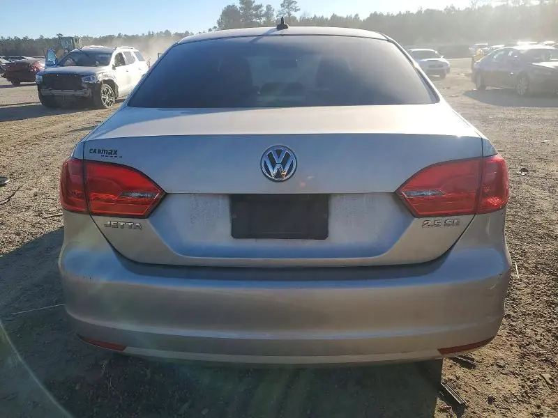 2013 VOLKSWAGEN JETTA SE  