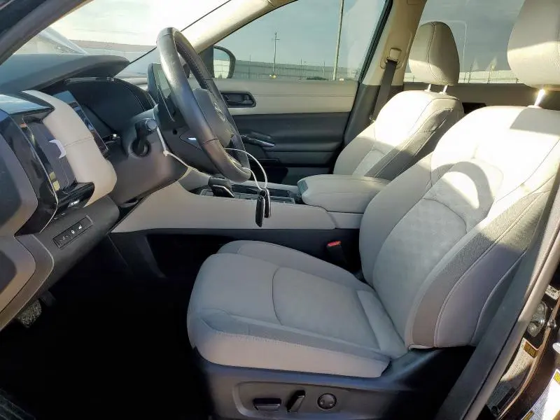 2023 NISSAN PATHFINDER SV  