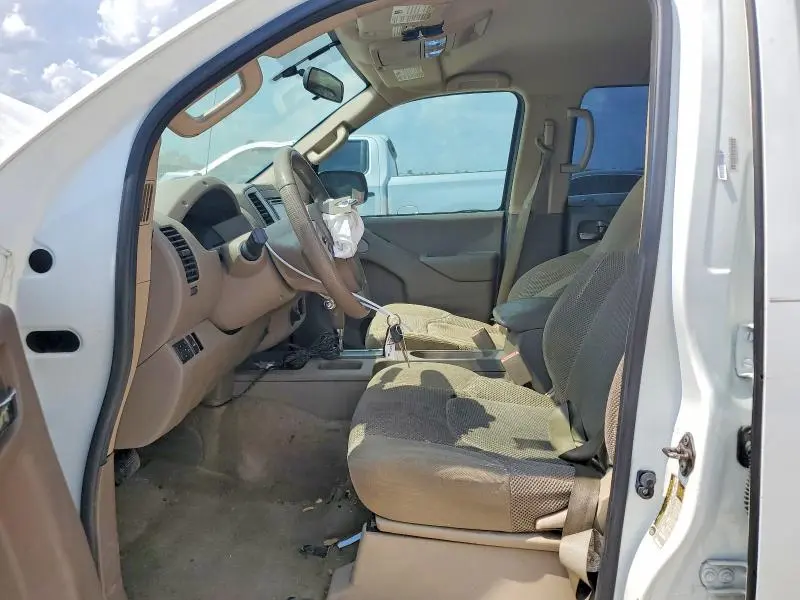 2015 NISSAN FRONTIER SV  