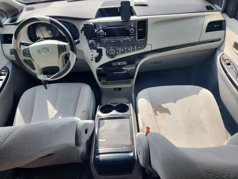 2013 TOYOTA SIENNA LE  