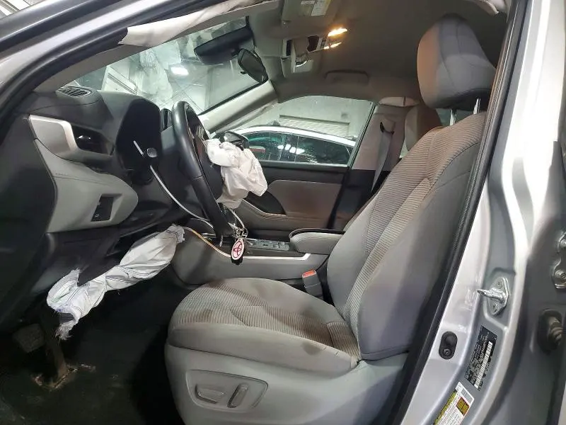 2022 TOYOTA HIGHLANDER LE  