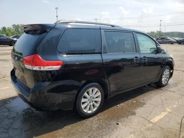 2011 TOYOTA SIENNA LE  