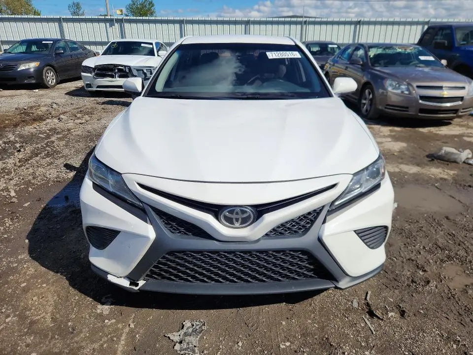 2019 TOYOTA CAMRY SE  