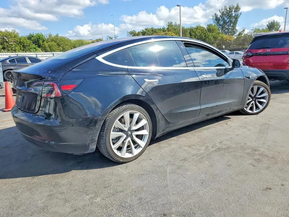 2018 TESLA MODEL 3   