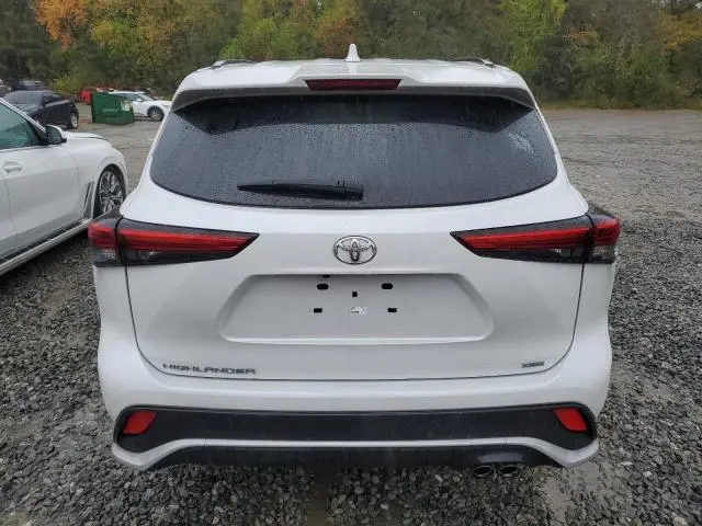 2022 TOYOTA HIGHLANDER XSE  