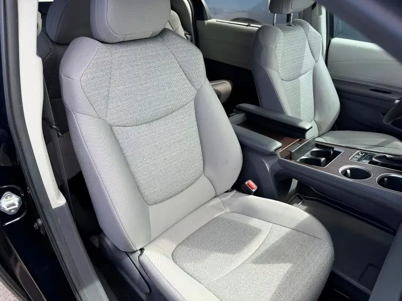 2023 TOYOTA SIENNA LE 8-PASSENGER  