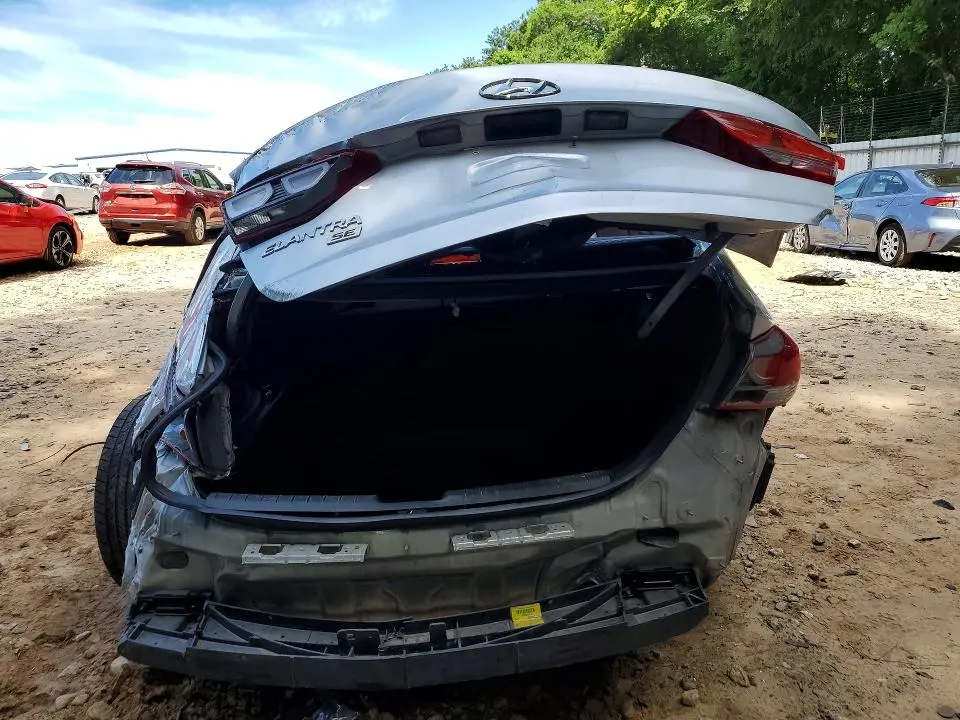 2018 HYUNDAI ELANTRA SE  