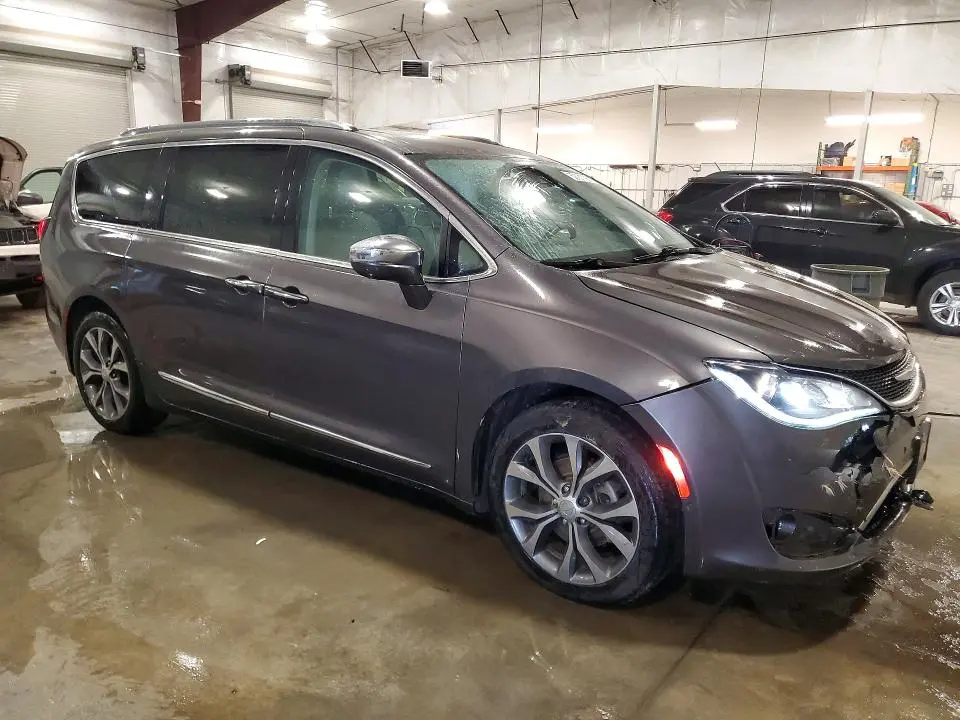 2017 CHRYSLER PACIFICA LIMITED  