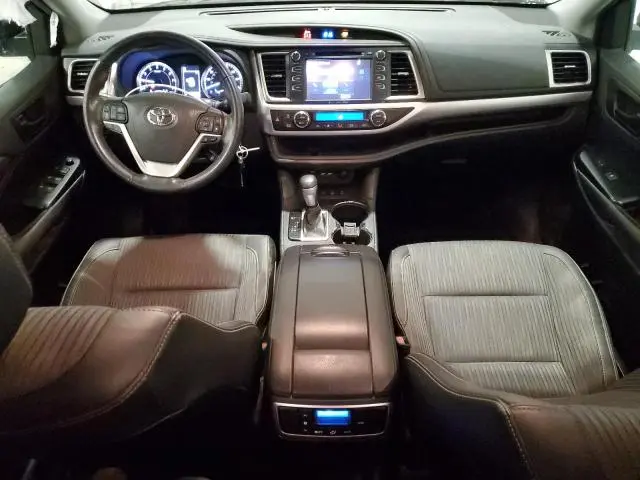 2019 TOYOTA HIGHLANDER LE  