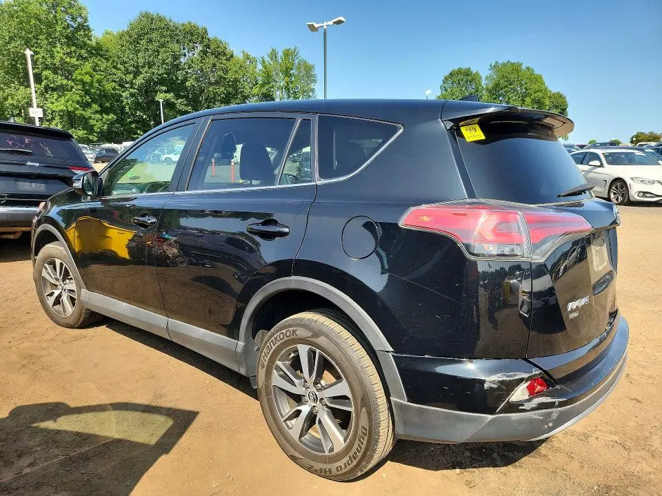 2018 TOYOTA RAV4 XLE  