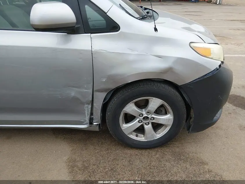 2012 TOYOTA SIENNA LE V6 8 PASSENGER