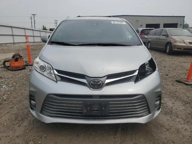 2019 TOYOTA SIENNA XLE  