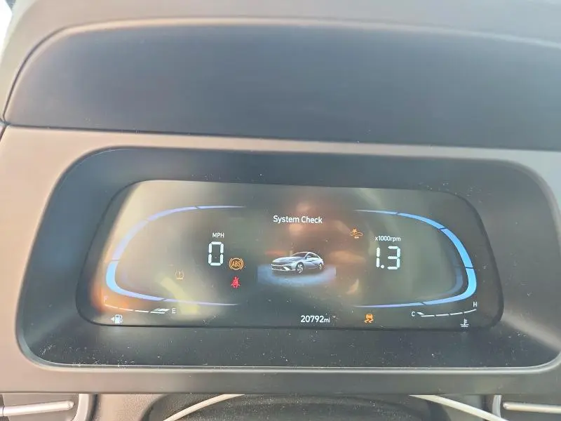 2024 HYUNDAI ELANTRA SE  