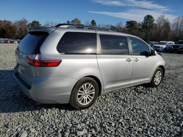 2016 TOYOTA SIENNA XLE  