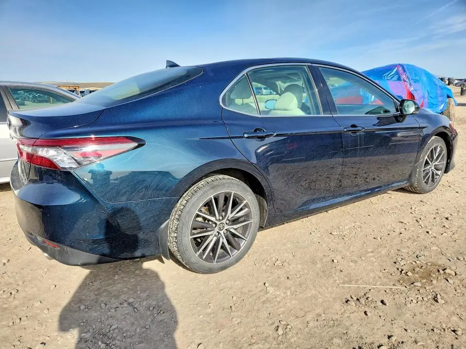 2021 TOYOTA CAMRY XLE  