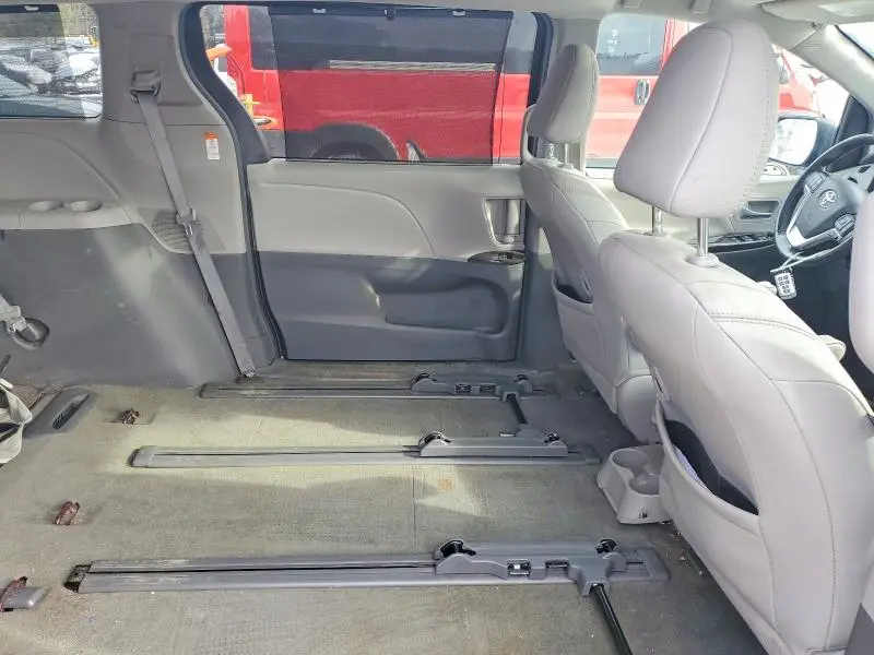 2018 TOYOTA SIENNA XLE  