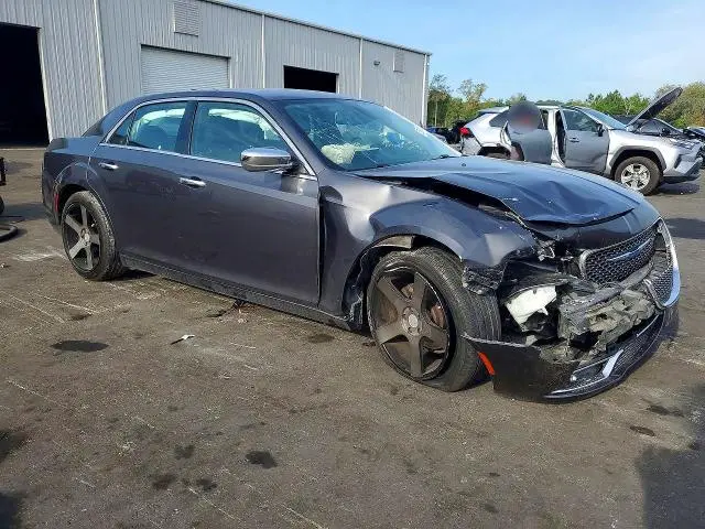 2019 CHRYSLER 300 LIMITED  