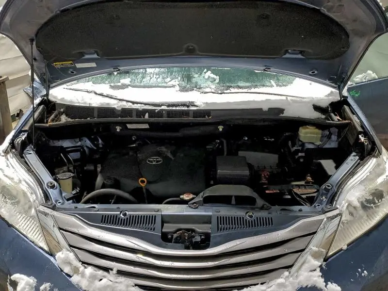 2017 TOYOTA SIENNA XLE  