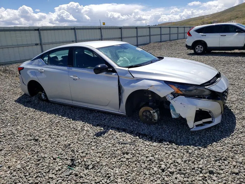 2024 NISSAN ALTIMA SR  