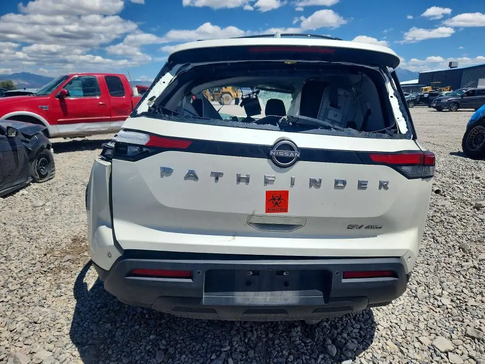 2022 NISSAN PATHFINDER SV  