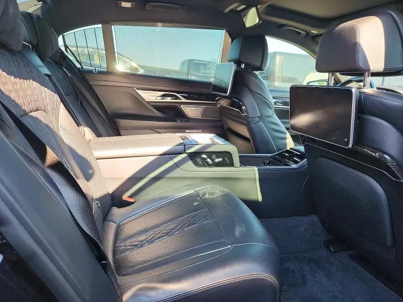 2018 BMW 750 XI  