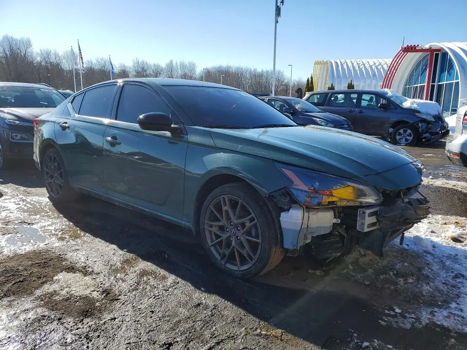 2025 NISSAN ALTIMA SR  