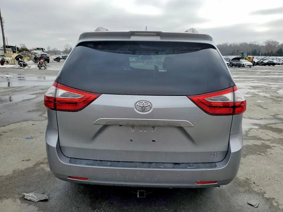 2018 TOYOTA SIENNA   