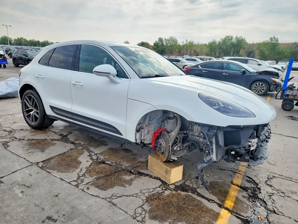 2024 PORSCHE MACAN S  
