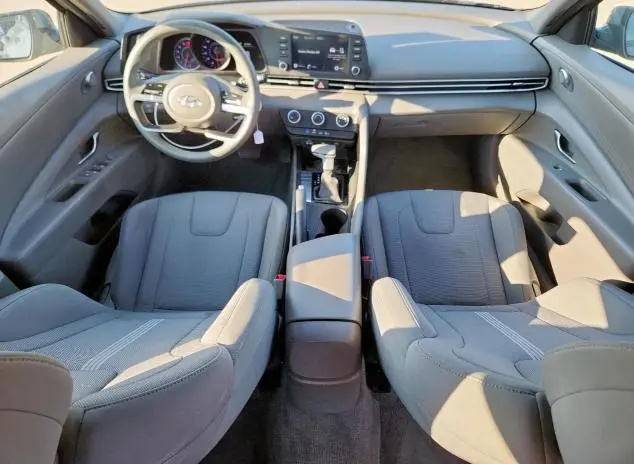 2022 HYUNDAI ELANTRA SE  