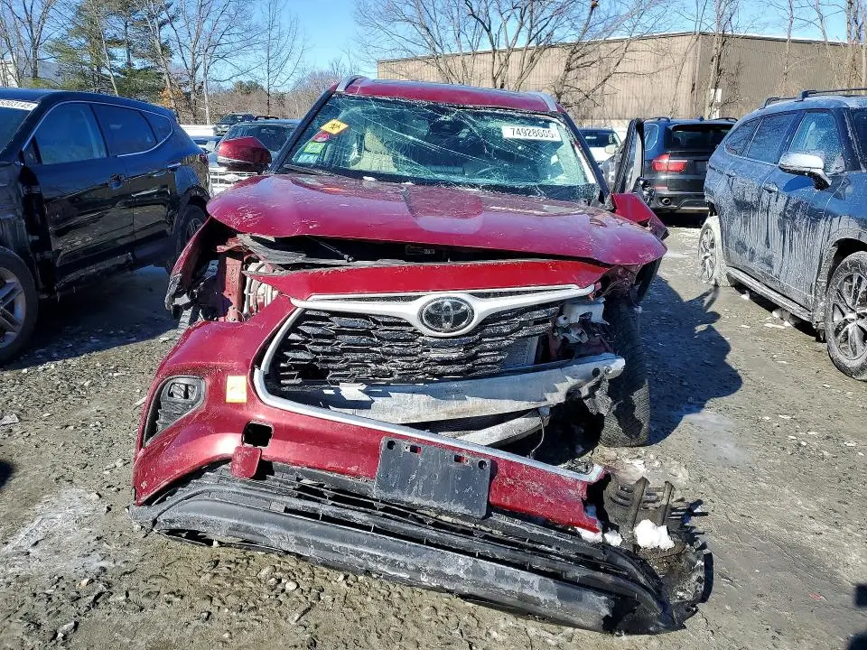 2022 TOYOTA HIGHLANDER XLE  