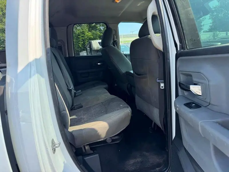 2016 RAM 1500 SLT  