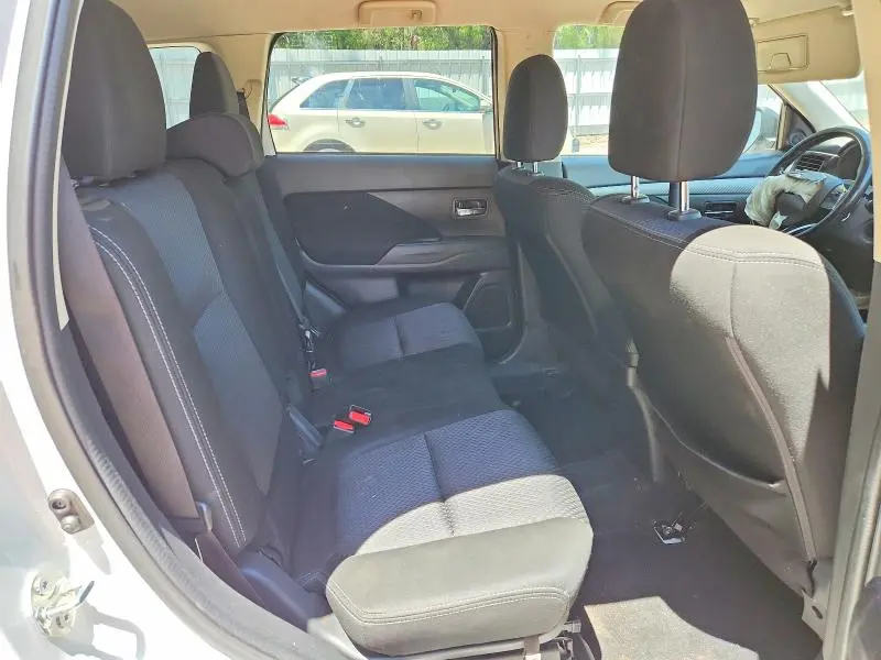 2016 MITSUBISHI OUTLANDER SE  