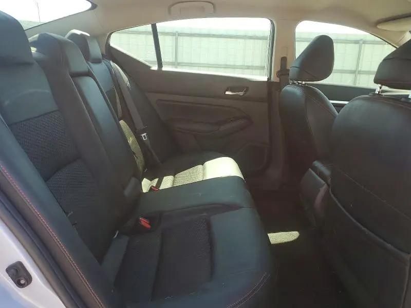 2024 NISSAN ALTIMA SR  