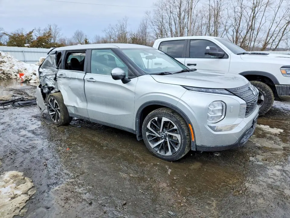 2022 MITSUBISHI OUTLANDER ES  