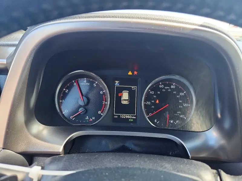 2018 TOYOTA RAV4 SE  