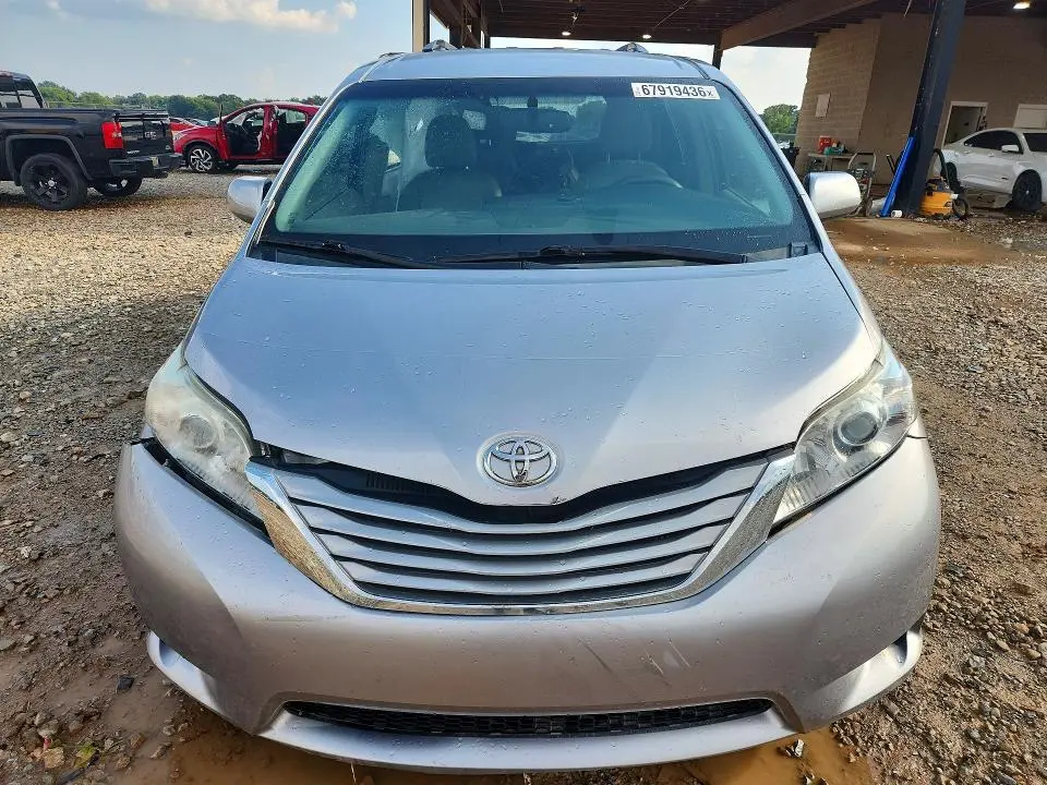 2016 TOYOTA SIENNA LE  